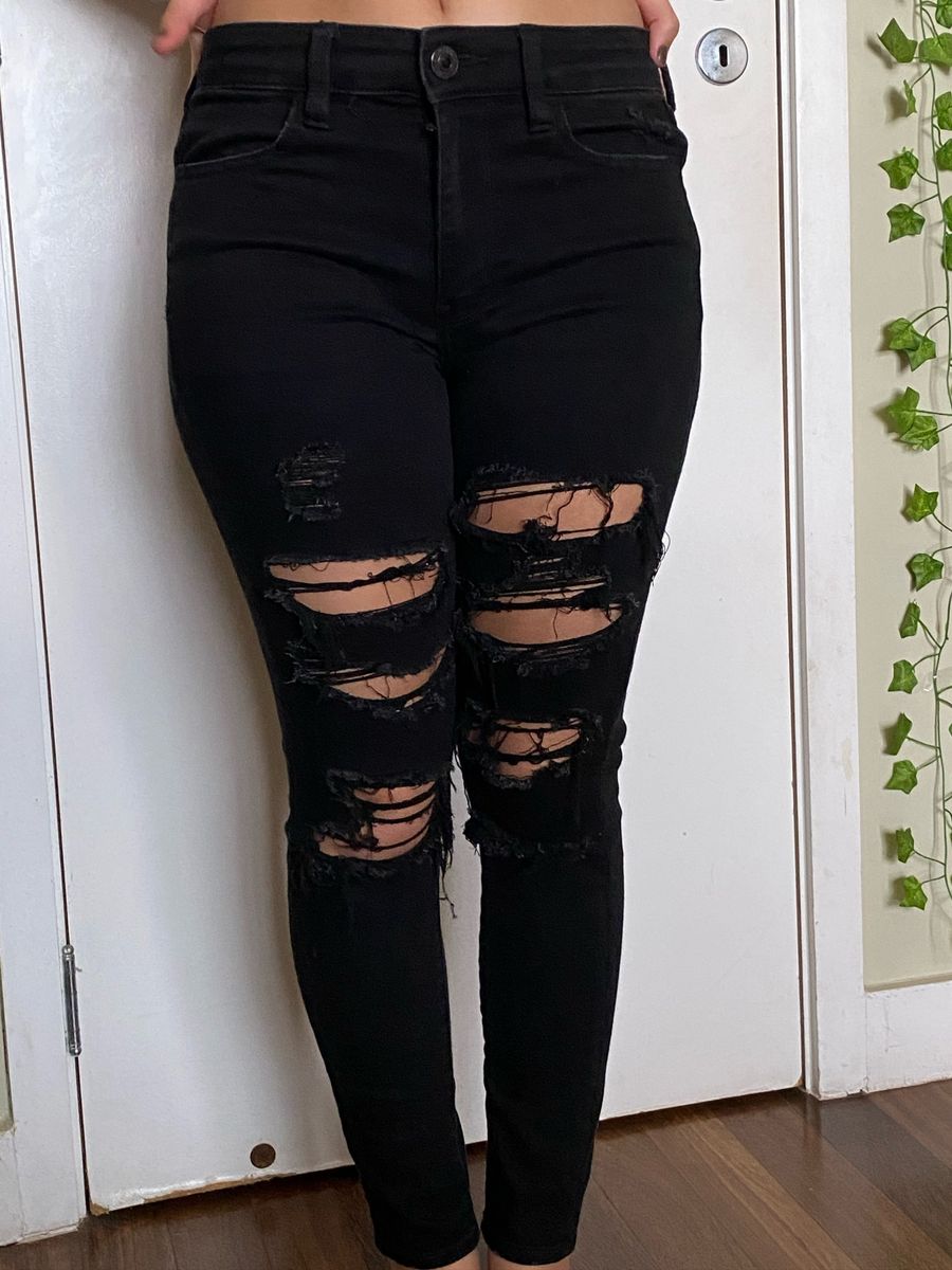 Calça preta cheap rasgadinha feminina