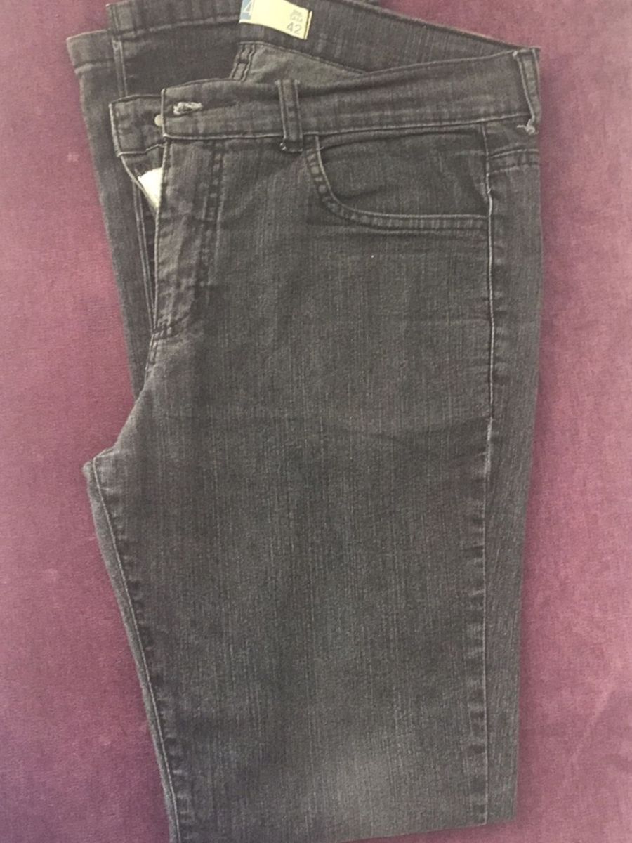 calça jeans masculina desbotada