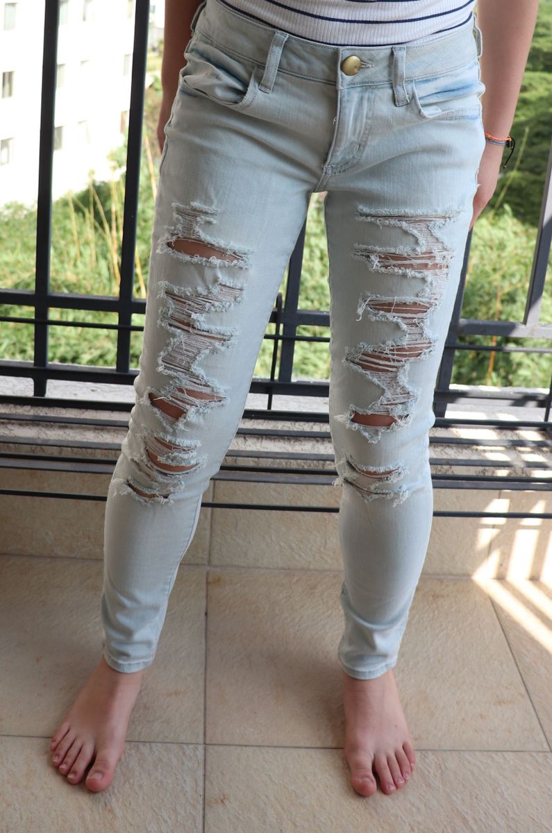 calça jeans clara feminina rasgada