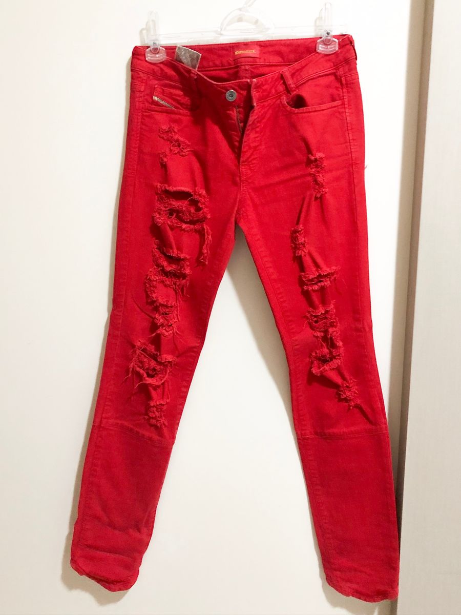 calça jeans vermelha feminina