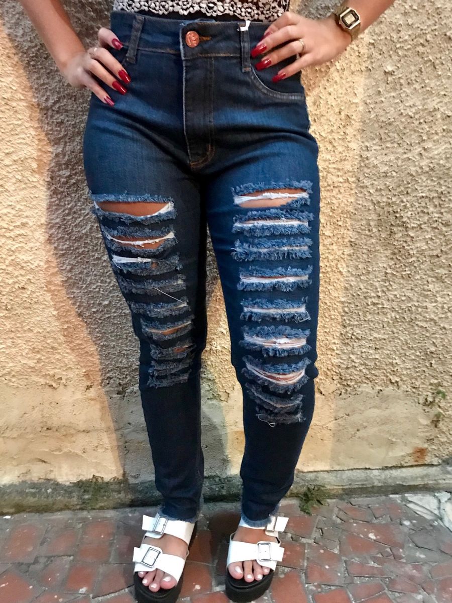 calça jeans feminina com rasgos