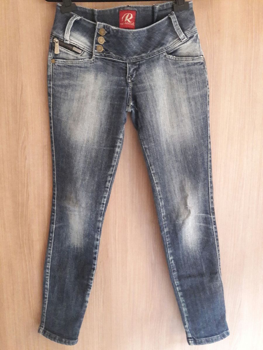 calça jeans cos baixo