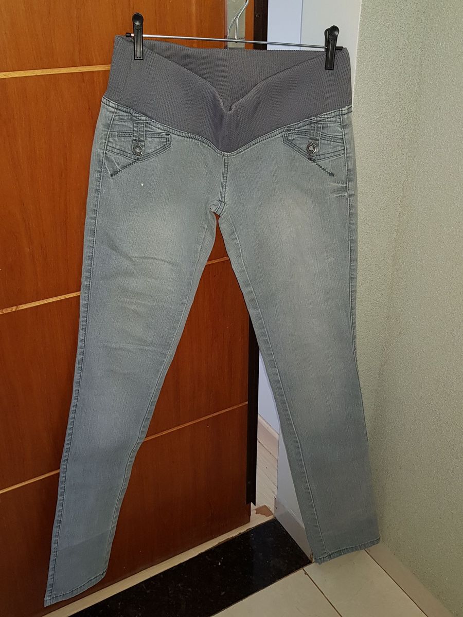 calça cor cinza