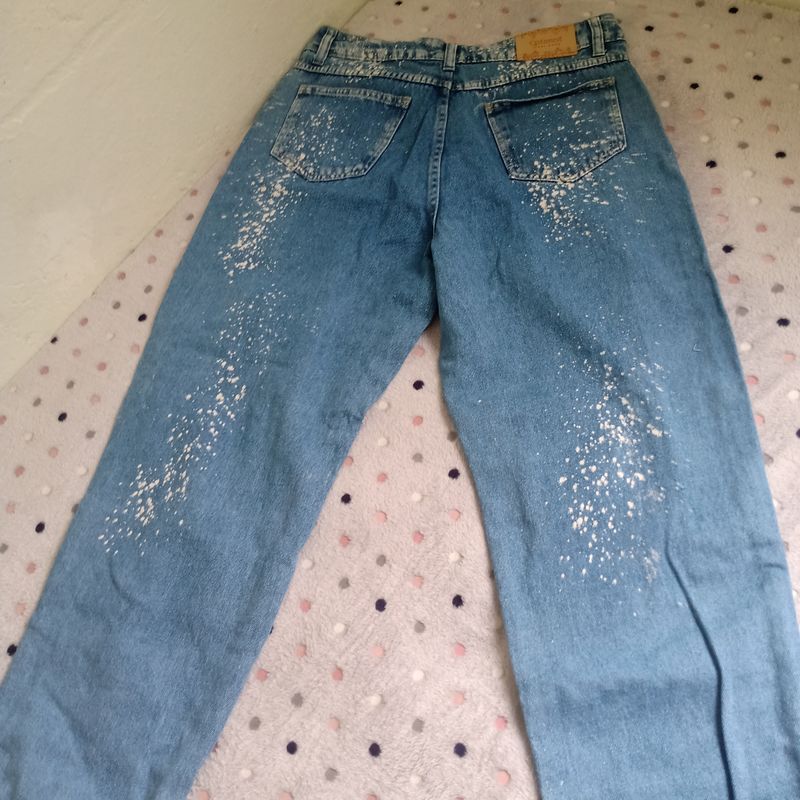 Calça jeans best sale desfiada nas pernas