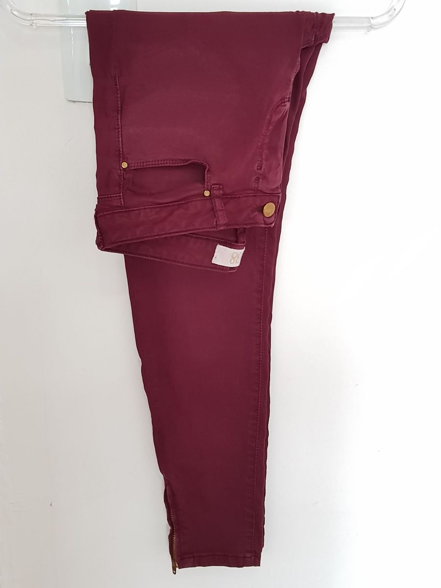 calça jeans bordo feminina