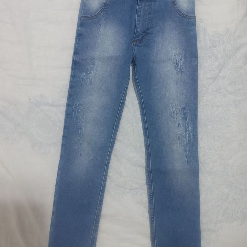 https://photos.enjoei.com.br/calca-jeans-skinny-momi-numero-10-com-lindos-detalhes-na-perna-85626462/800x800/czM6Ly9waG90b3MuZW5qb2VpLmNvbS5ici9wcm9kdWN0cy8yODY0MTk0MC9iNzQyYzY1NTE5NWJkODc4YzA1NmVmMDA3NGI2ZGYwZS5qcGc