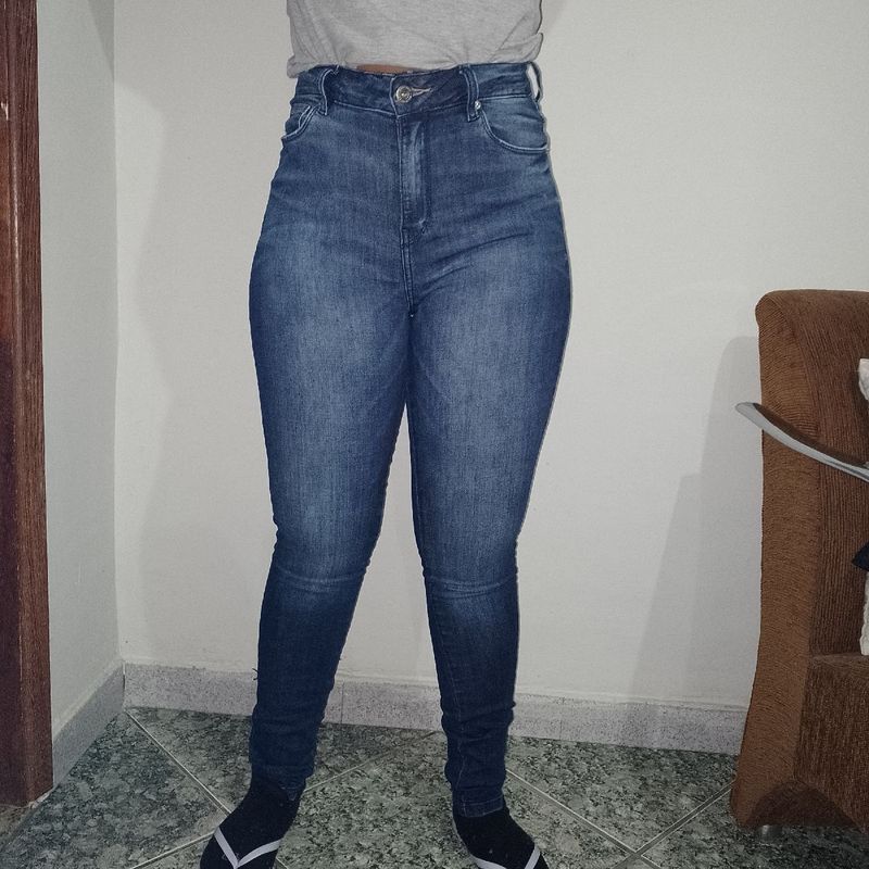 https://photos.enjoei.com.br/calca-jeans-skinny-semi-nova-87831685/800x800/czM6Ly9waG90b3MuZW5qb2VpLmNvbS5ici9wcm9kdWN0cy8xMTMyMjQxMS9hMGY4MTJhYWJiODQyYTM0MDg5OGQzMTA2N2ViYzQ0NS5qcGc