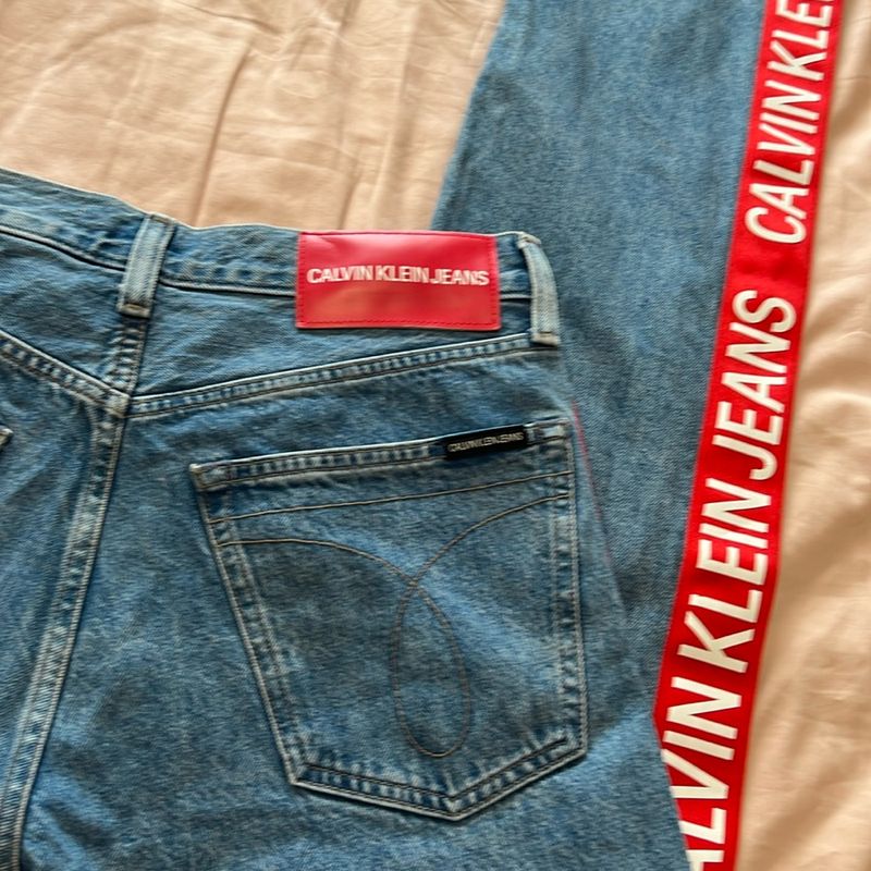 Calvin Klein CalÃ§a Preta Com Listra Vermelha Na Lateral Calça