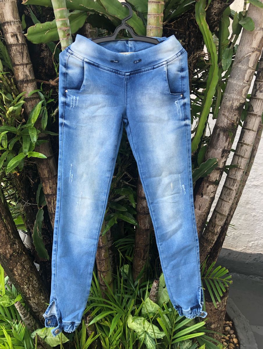 calça jeans tecido mole