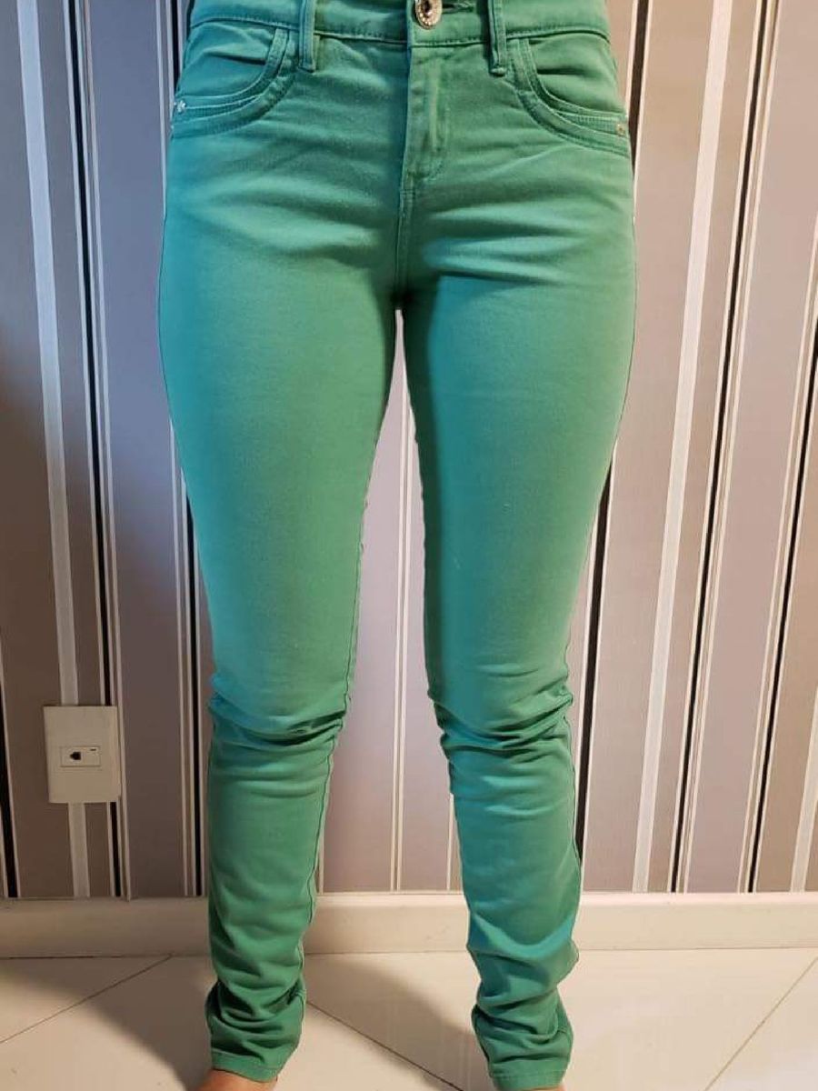 calça jeans verde feminina