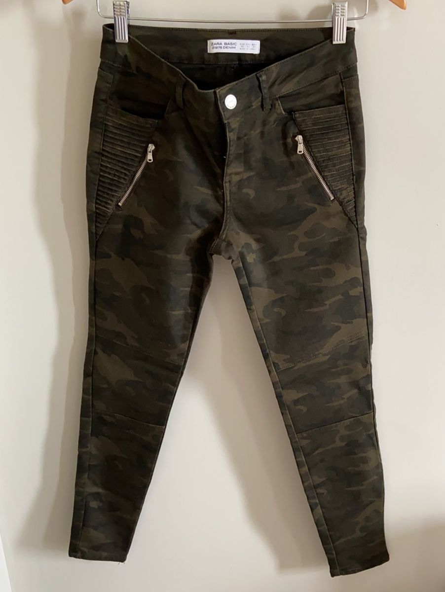 calça camuflada zara