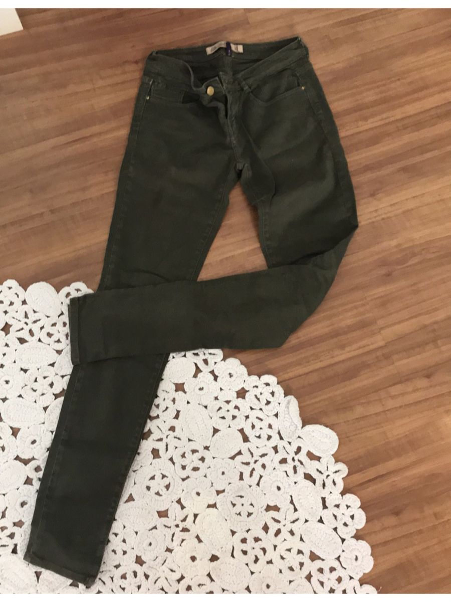 calça jeans verde musgo feminina