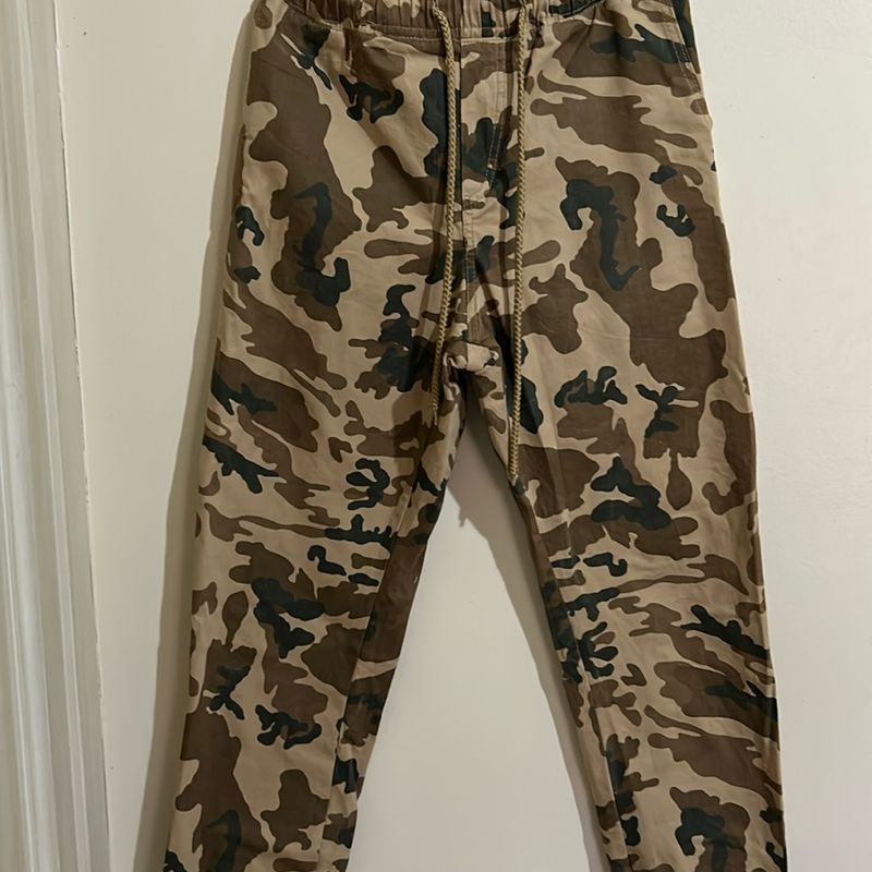 Calça store camuflada marrom