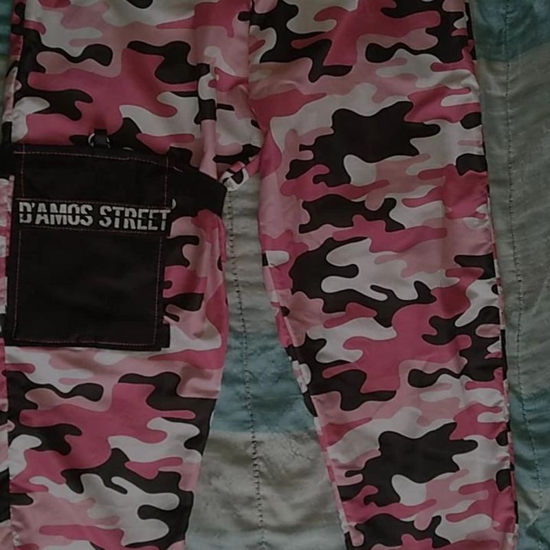 Calça jogger store camuflada feminina rosa