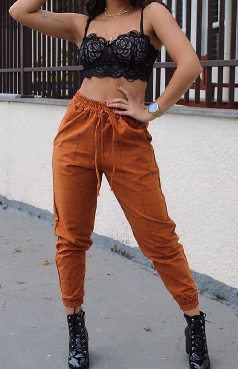 calça jogger caramelo feminina