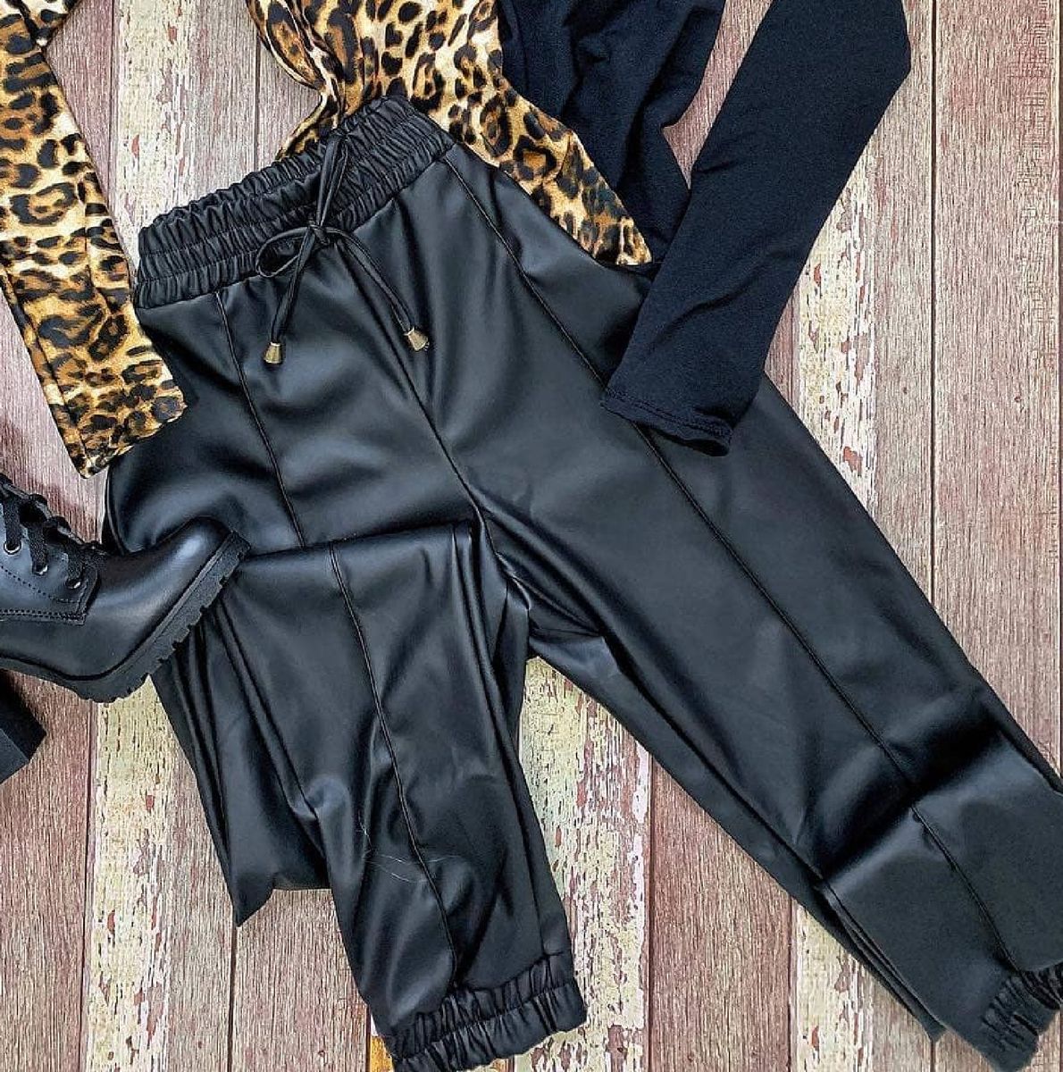 calca couro jogger