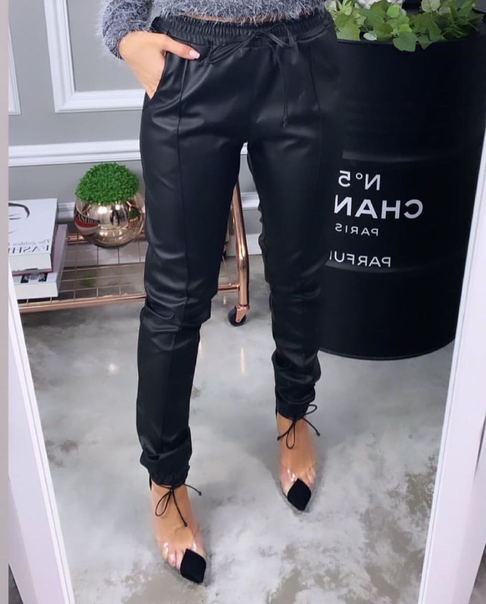 calça de couro jogger