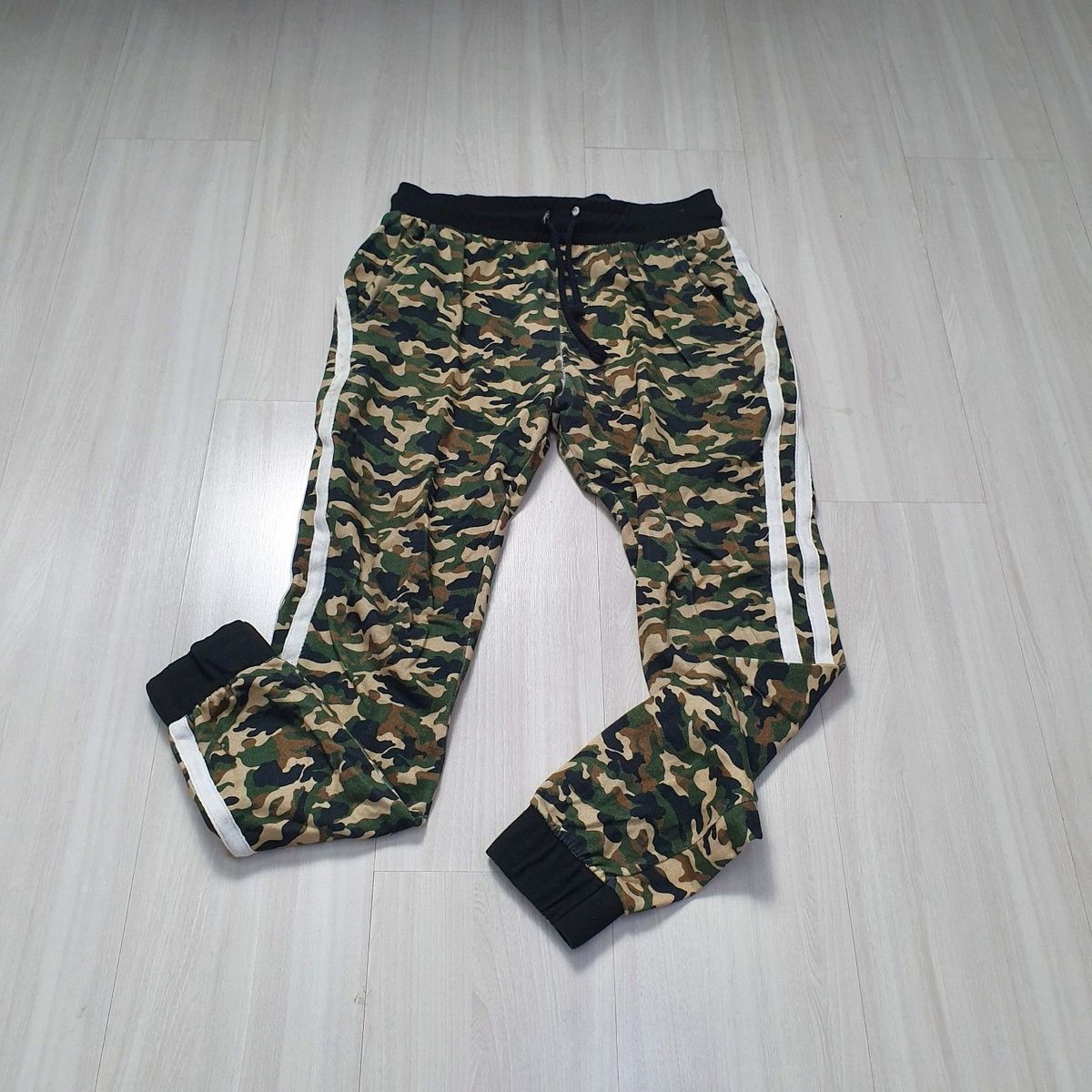 calça moletom adidas camuflada