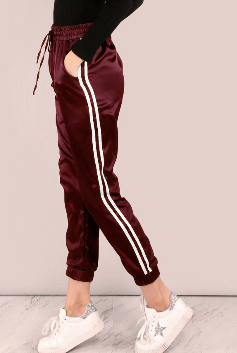 calça jogger com listra feminina