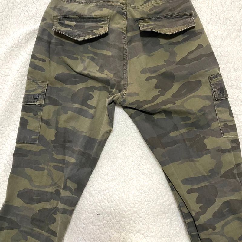 Calça jogger estampa store militar