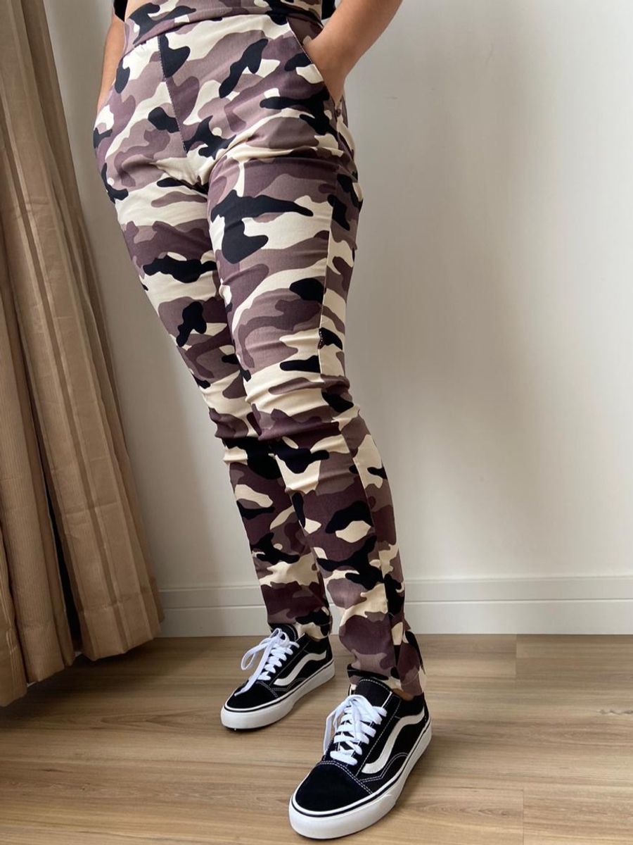 calça jogger estampa militar