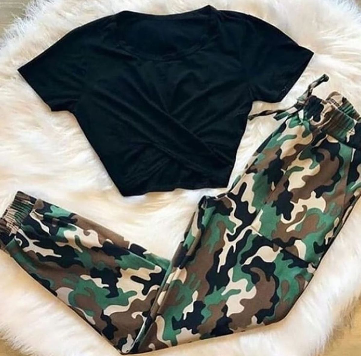 calça jogger estampa militar