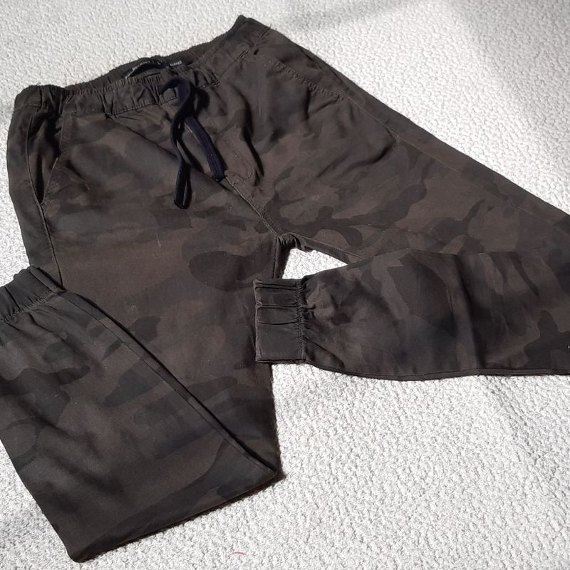 Calça camuflada best sale masculina riachuelo