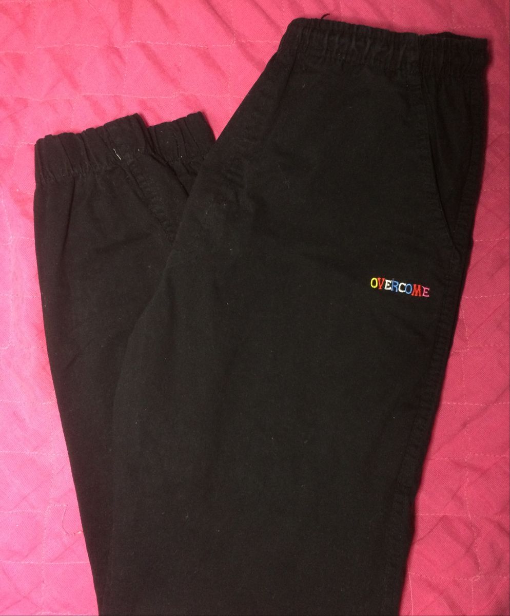 calça jogger overcome