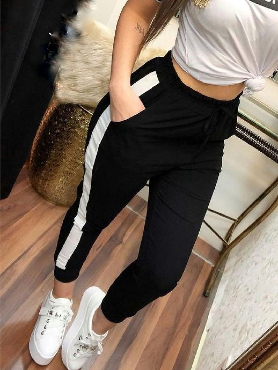 calça jogger feminina preta com listra branca