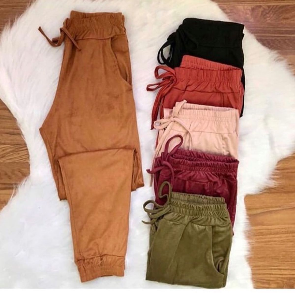calça jogger feminina suede