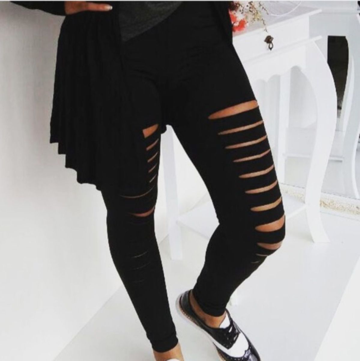 calça legging rasgada