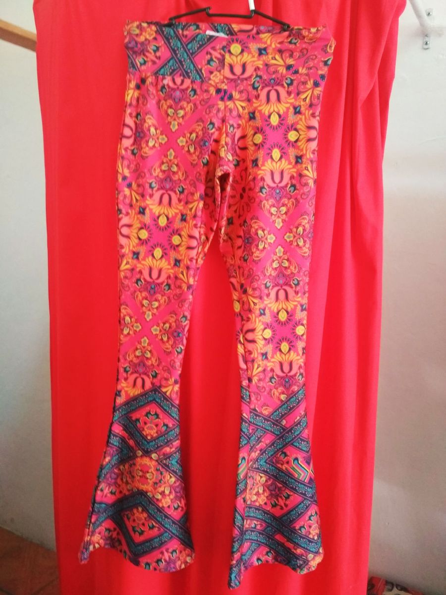 calça legging boca aberta