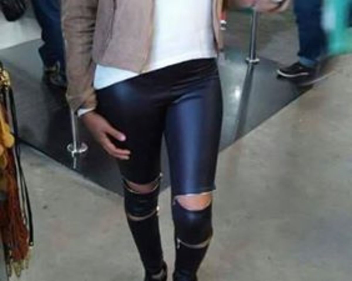 calça com ziper no joelho