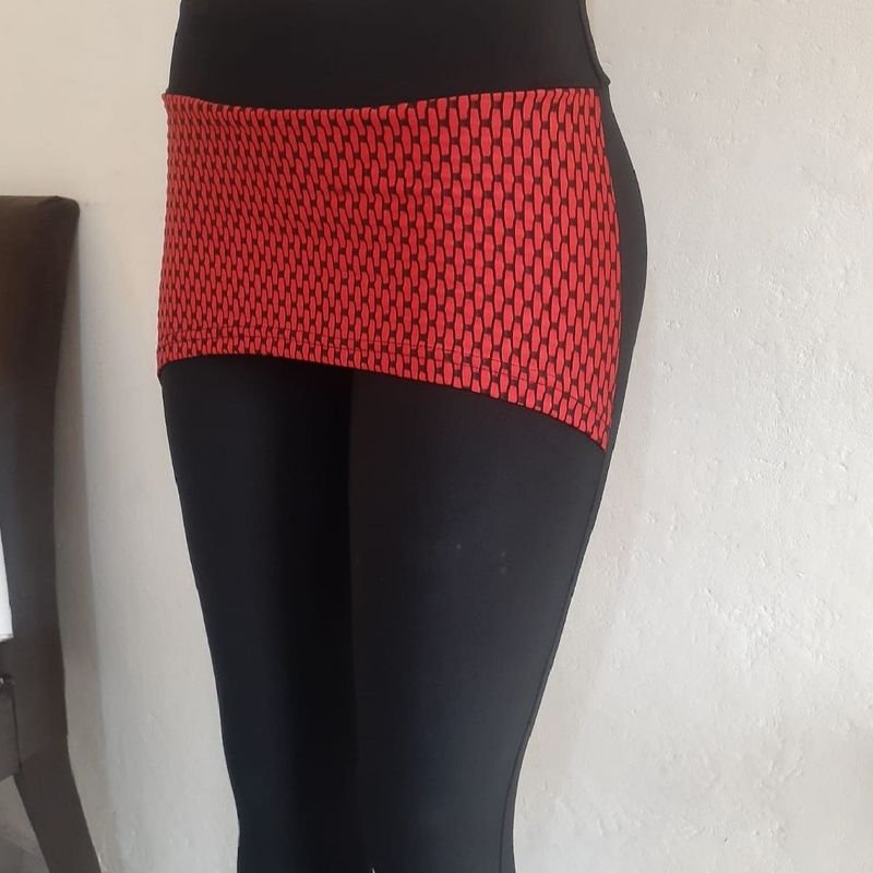 Calça Legging Feminina Com Saia Sobreposta Tapa Bumbum