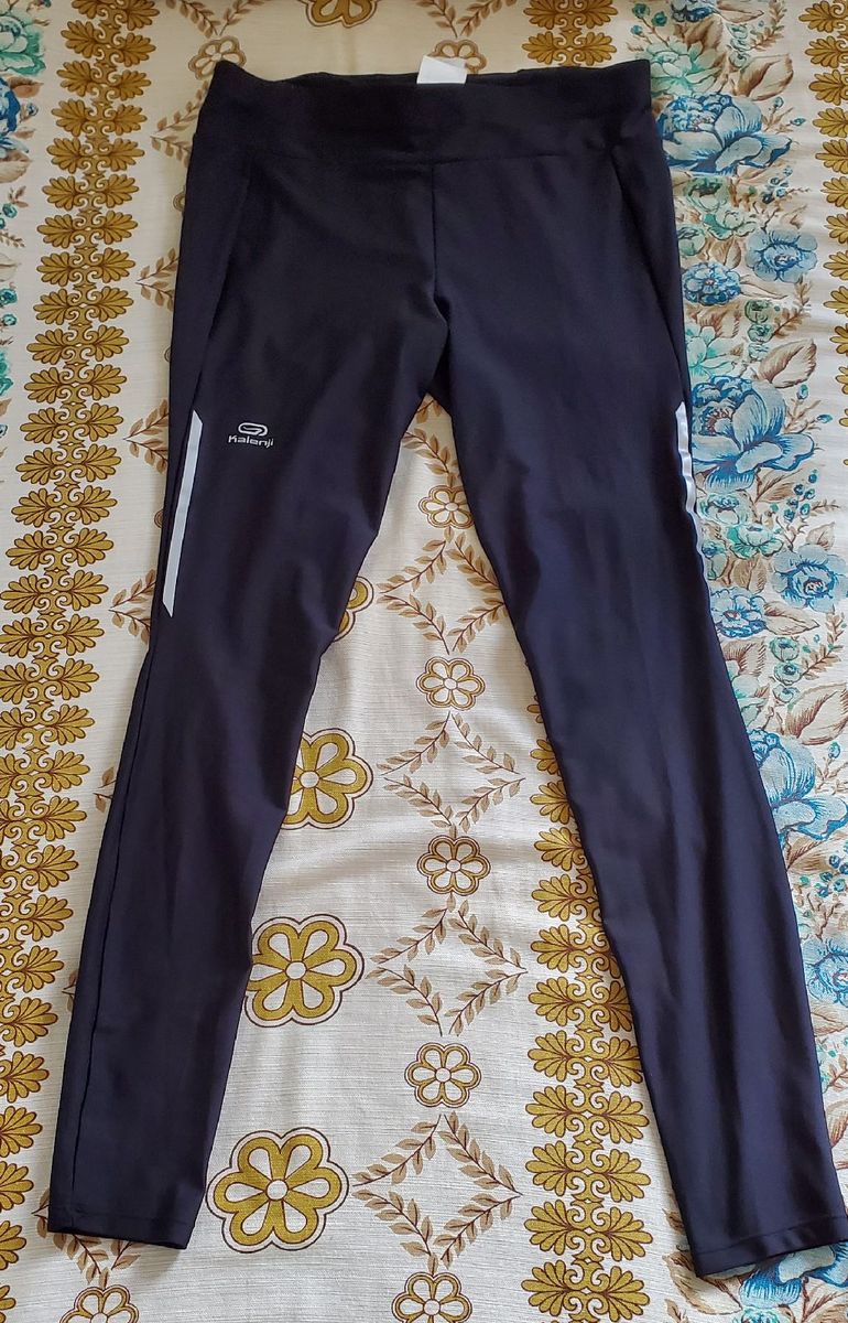 https://photos.enjoei.com.br/calca-legging-feminina-de-corrida-kalenji-decathlon/1200xN/czM6Ly9waG90b3MuZW5qb2VpLmNvbS5ici9wcm9kdWN0cy8yNTM5MTQ5NS9hYWZmZTAwMTIxMDVjYWNhNzI0NDdiZTE5ODM1ZWMxMC5qcGc