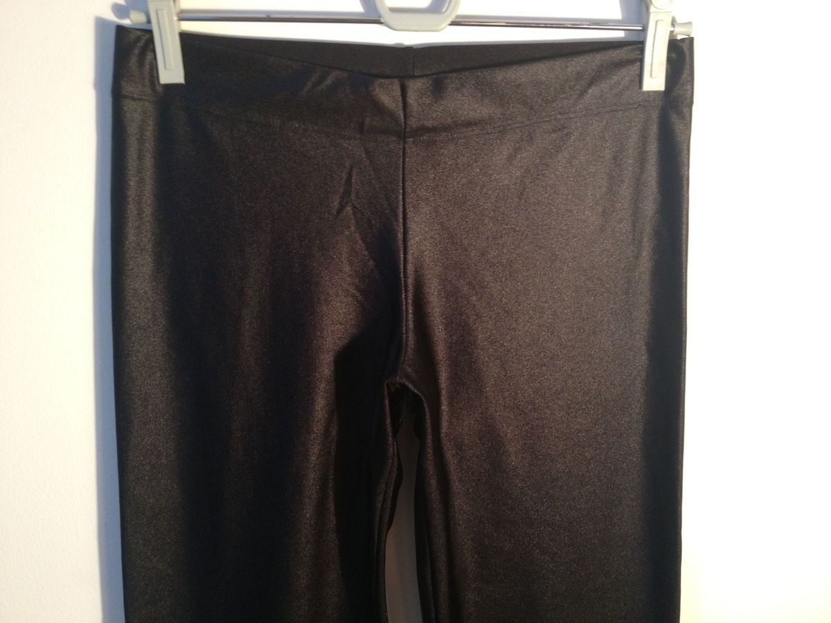 calça legging preta brilhosa