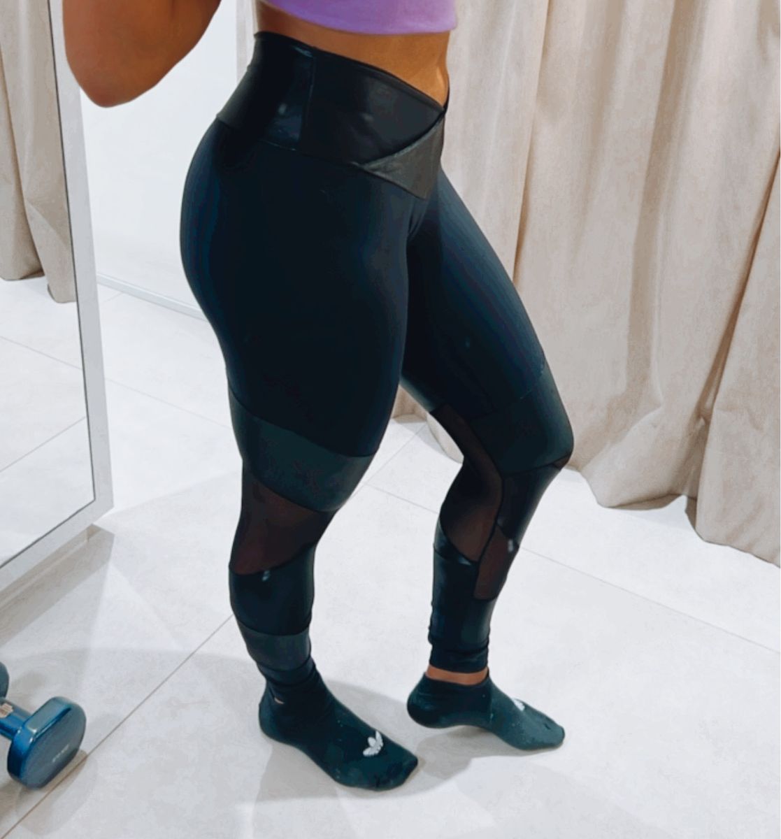 Calça Legging para Academia Feminina com Recortes em Tule