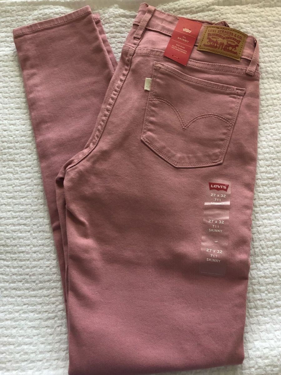 calça de sarja levis