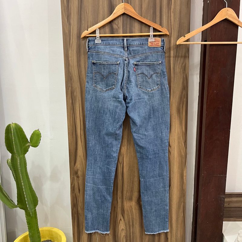 Calça levis store feminina tamanho 40