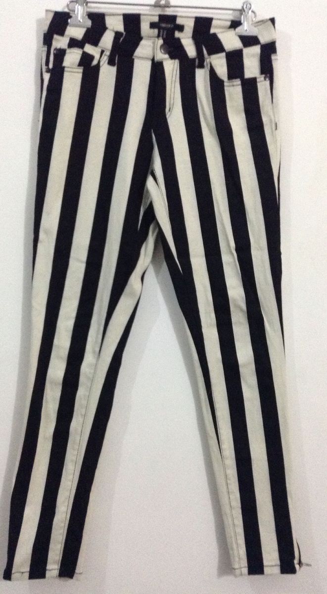 calça preta listrada