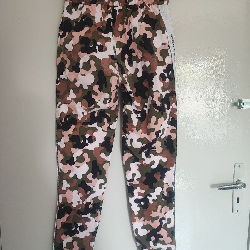 Calça moletom estampa store exercito