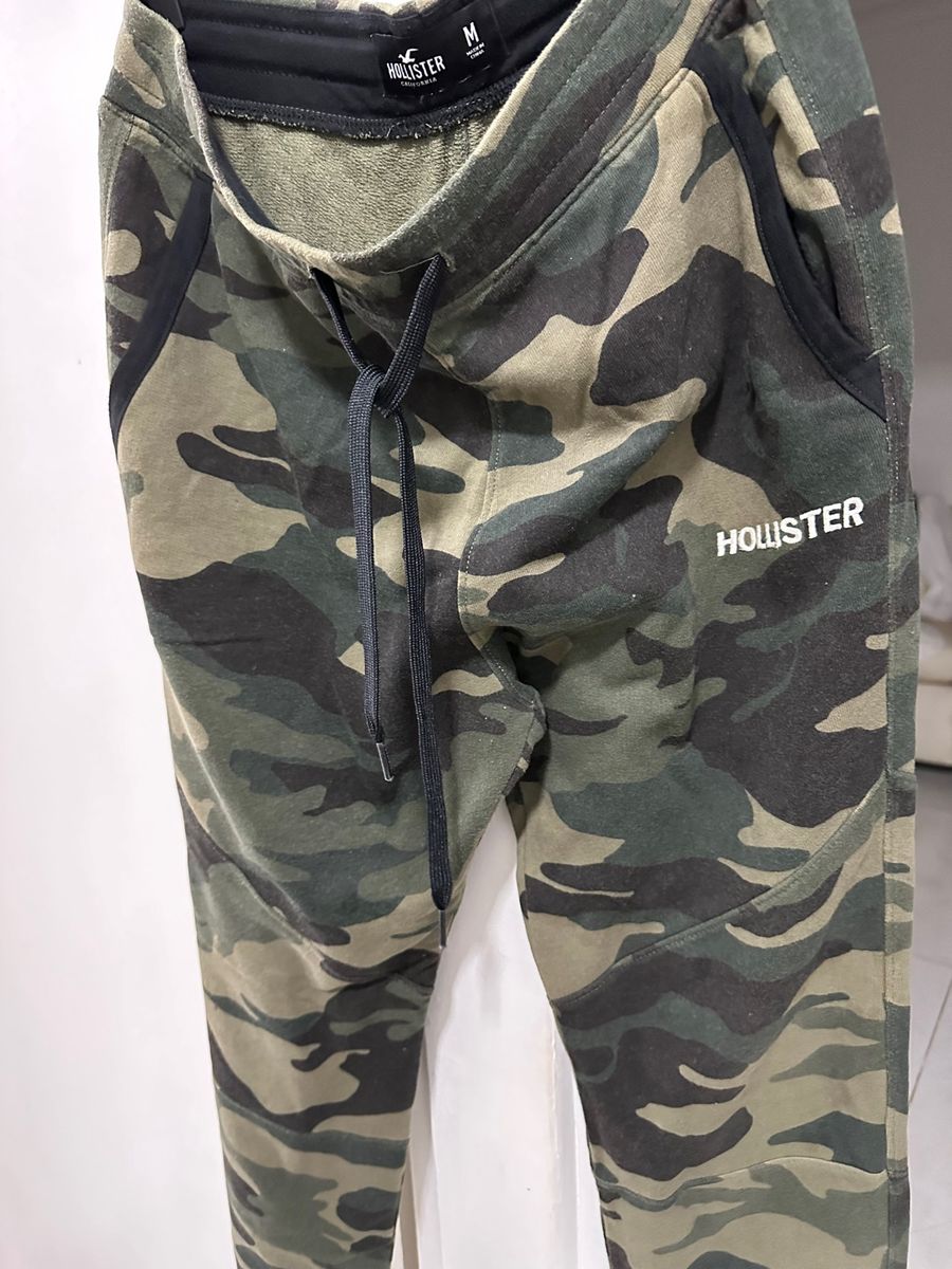 Does hollister shop do military discount