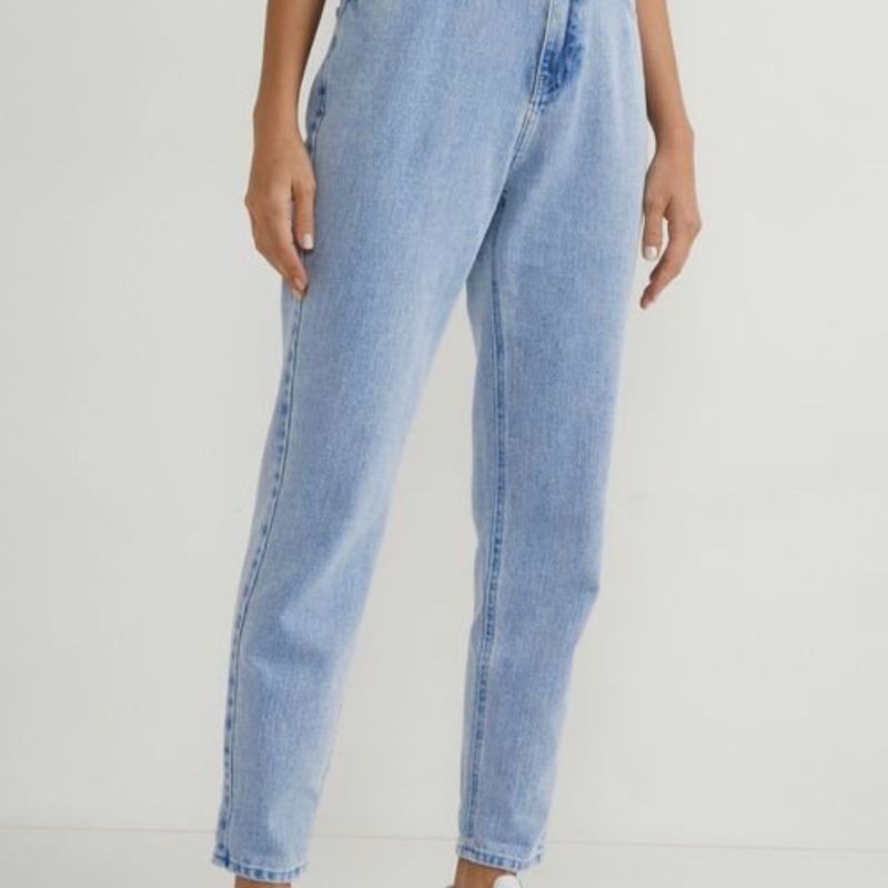 Calça Mom Jeans com Cintura Alta Azul Claro Renner Usado
