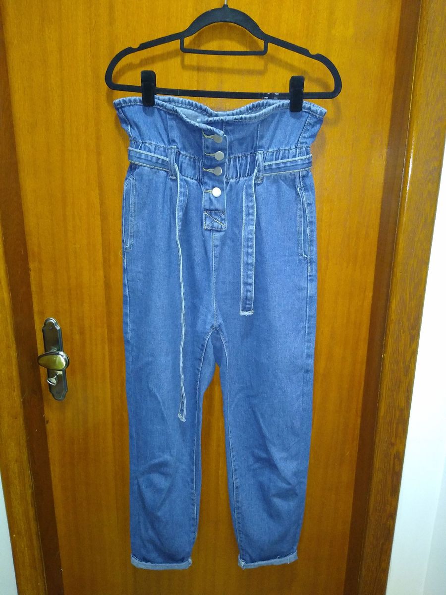 calça jeans franzida na cintura