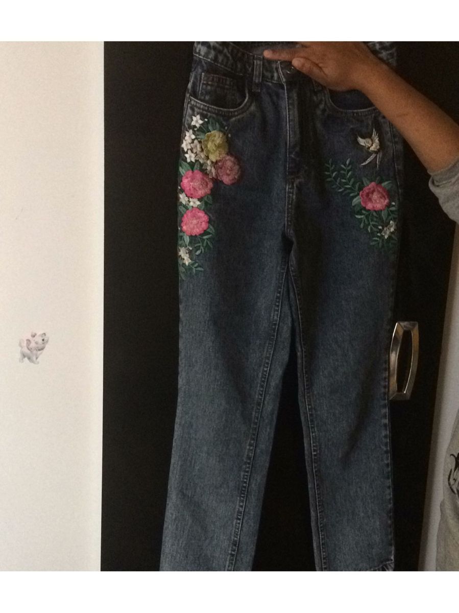 calça jeans bordada com flores renner