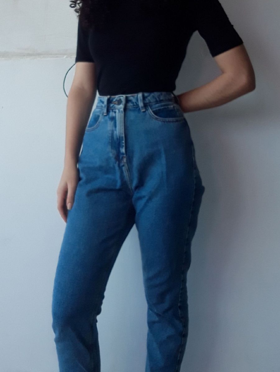 renner mom jeans