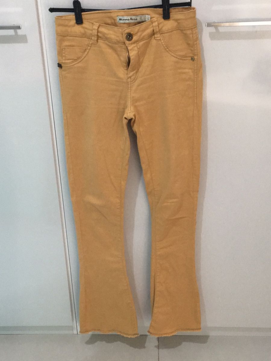 calça jeans amarelo queimado