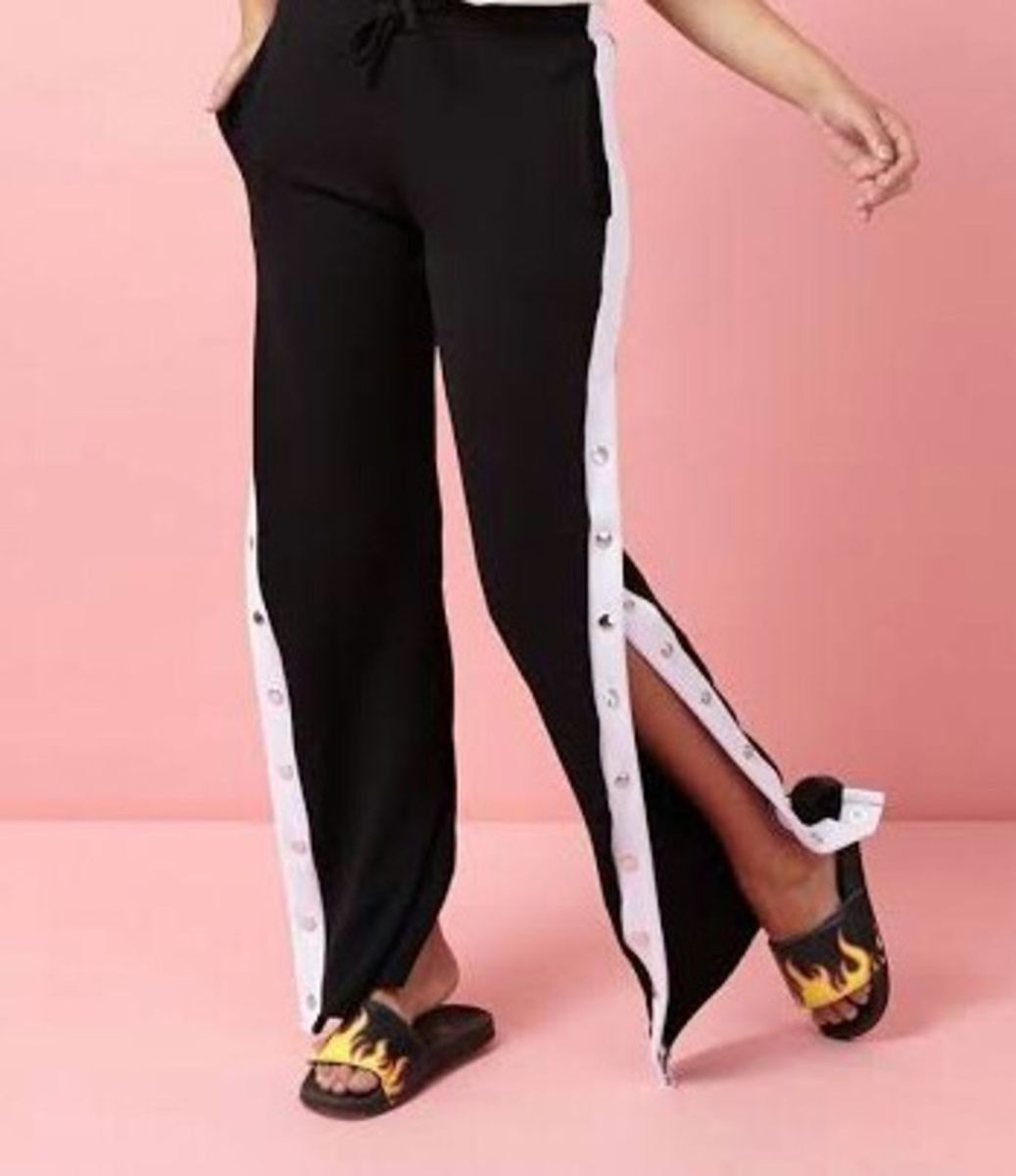 calça pantalona aberta na lateral