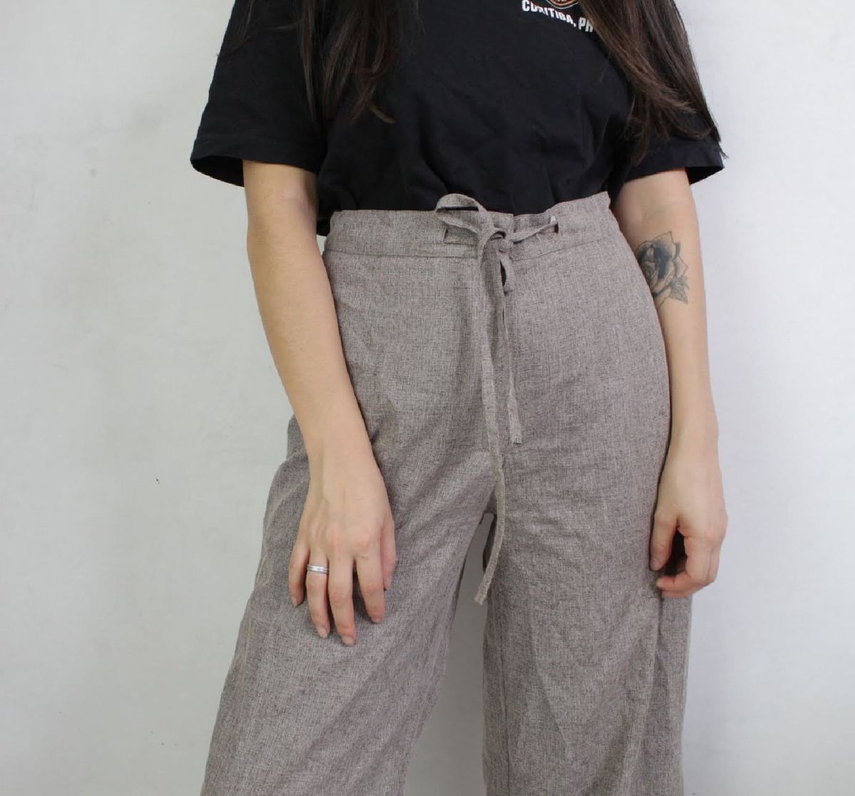 calça pantalona alfaiataria feminina