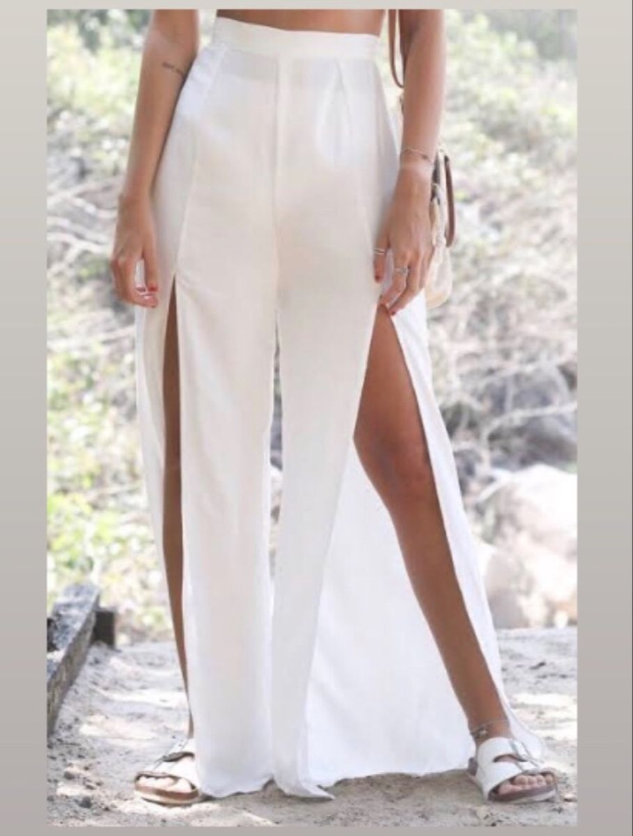 calça branca com fenda